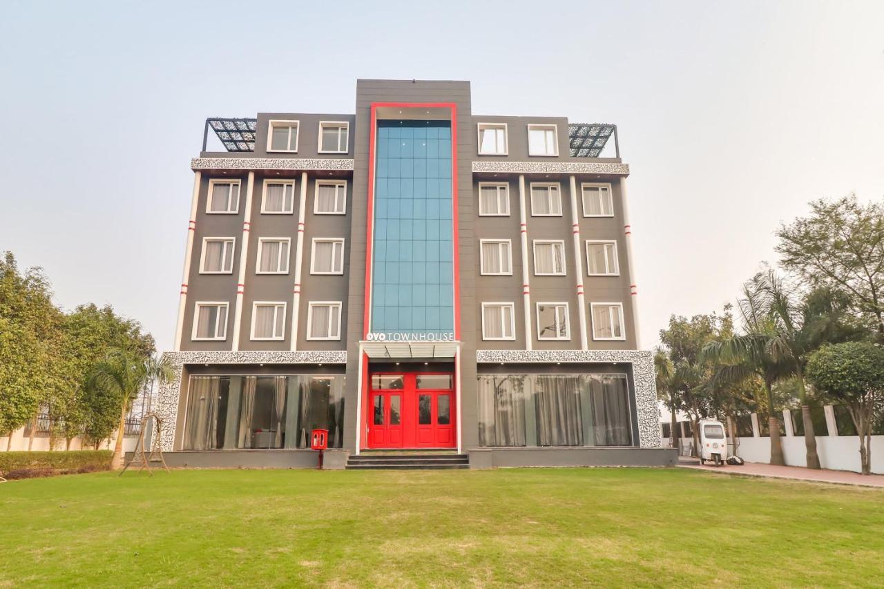 Отель Super Townhouse Jashn Chinhat Экстерьер фото