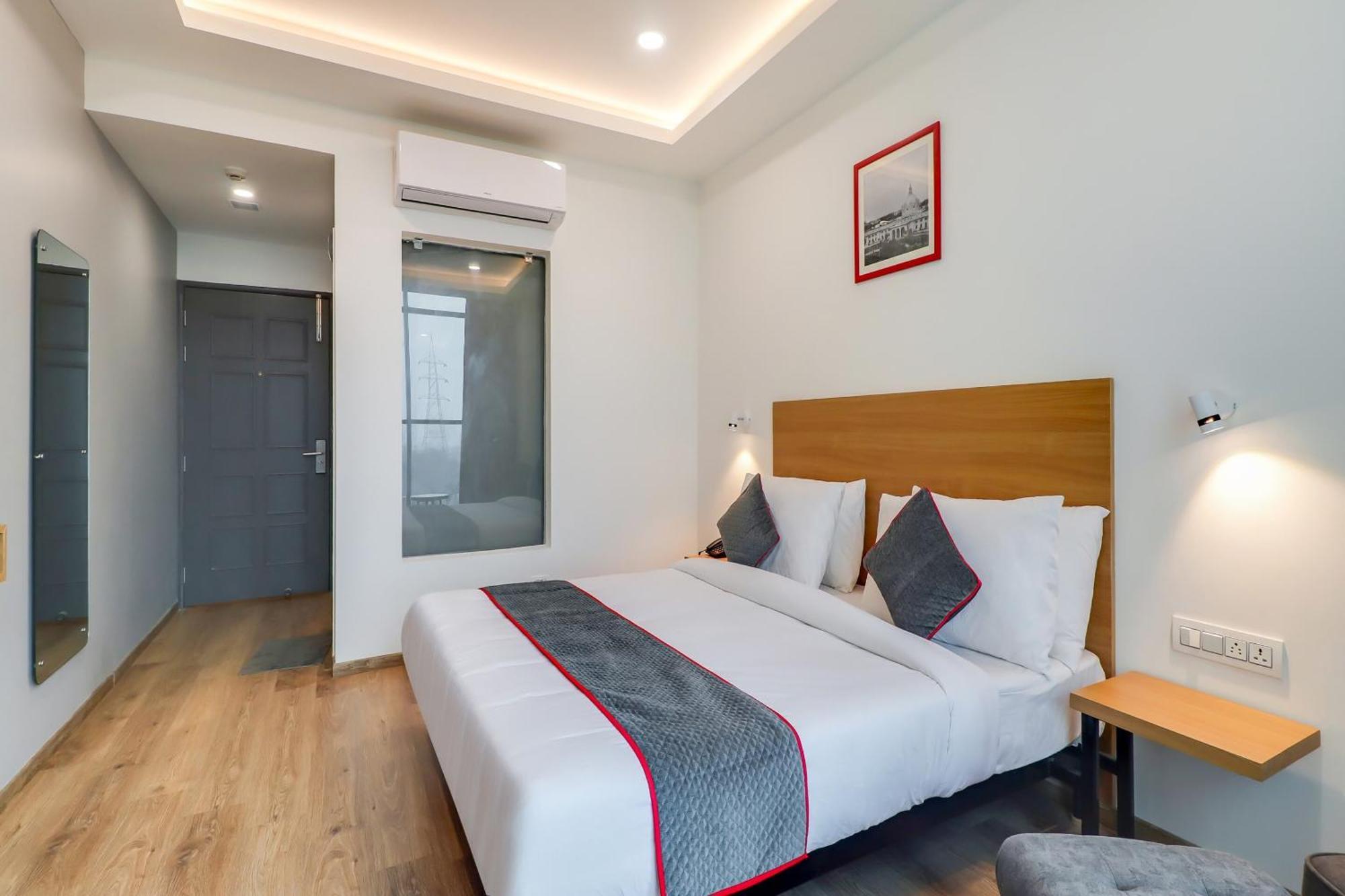 Отель Super Townhouse Jashn Chinhat Экстерьер фото