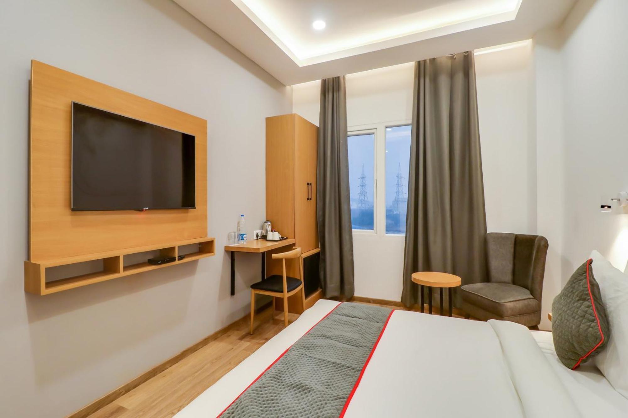 Отель Super Townhouse Jashn Chinhat Экстерьер фото