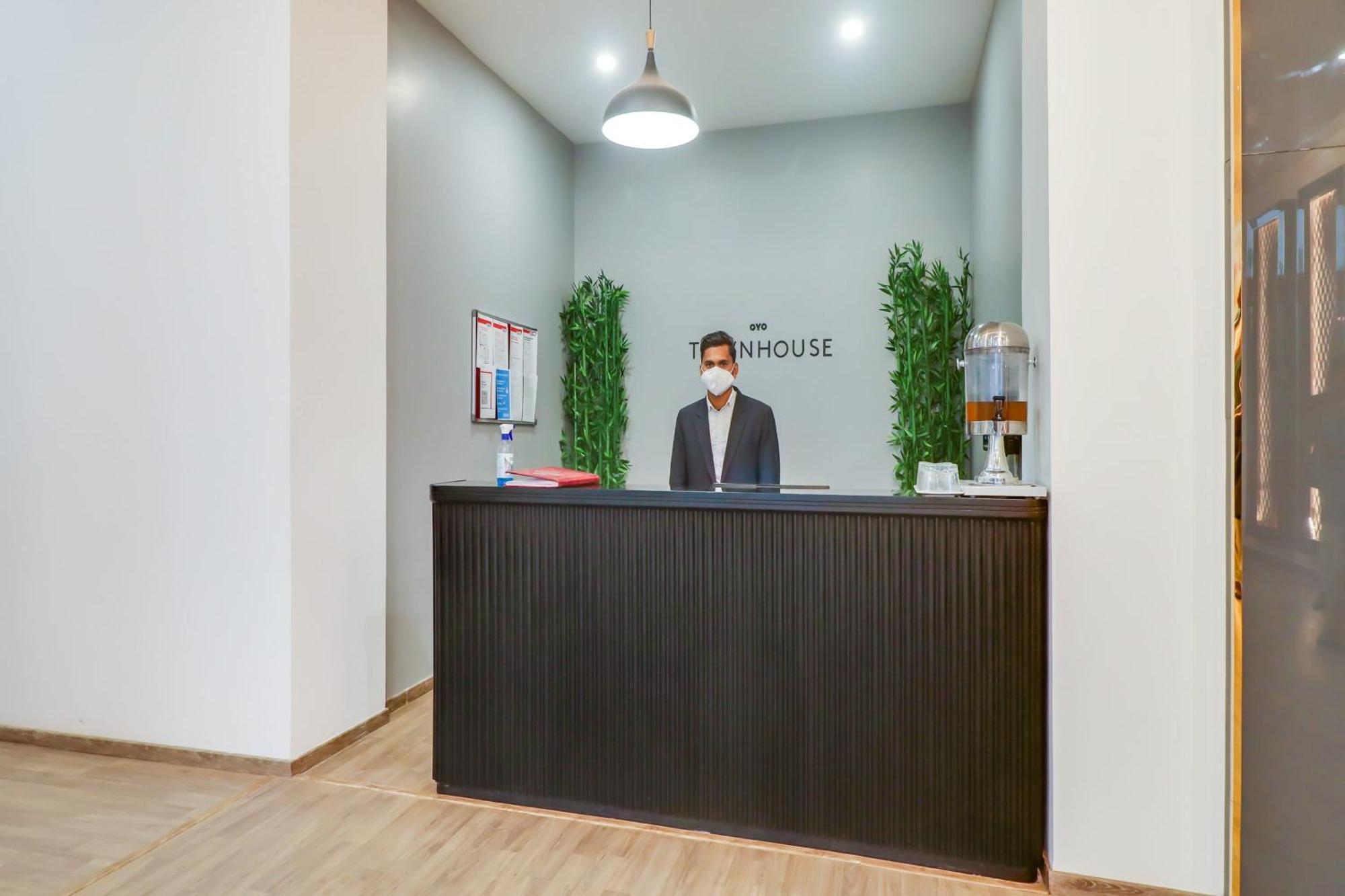 Отель Super Townhouse Jashn Chinhat Экстерьер фото
